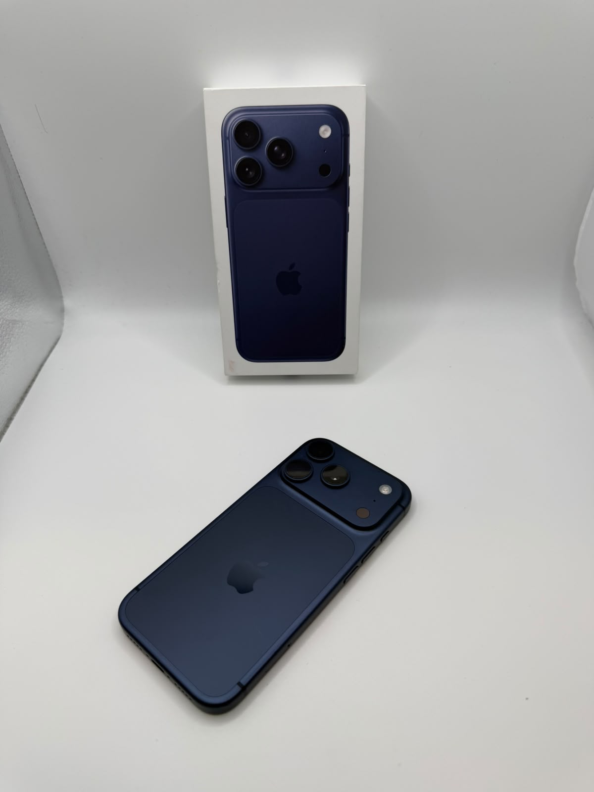 Apple iPhone 17 Pro 256GB Deep Blue, Grade A