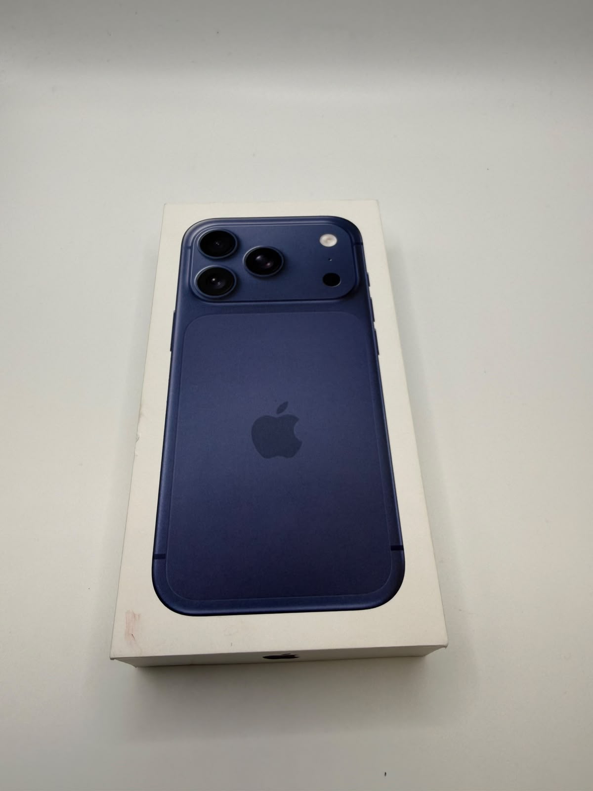 Apple iPhone 17 Pro 256GB Deep Blue, Grade A