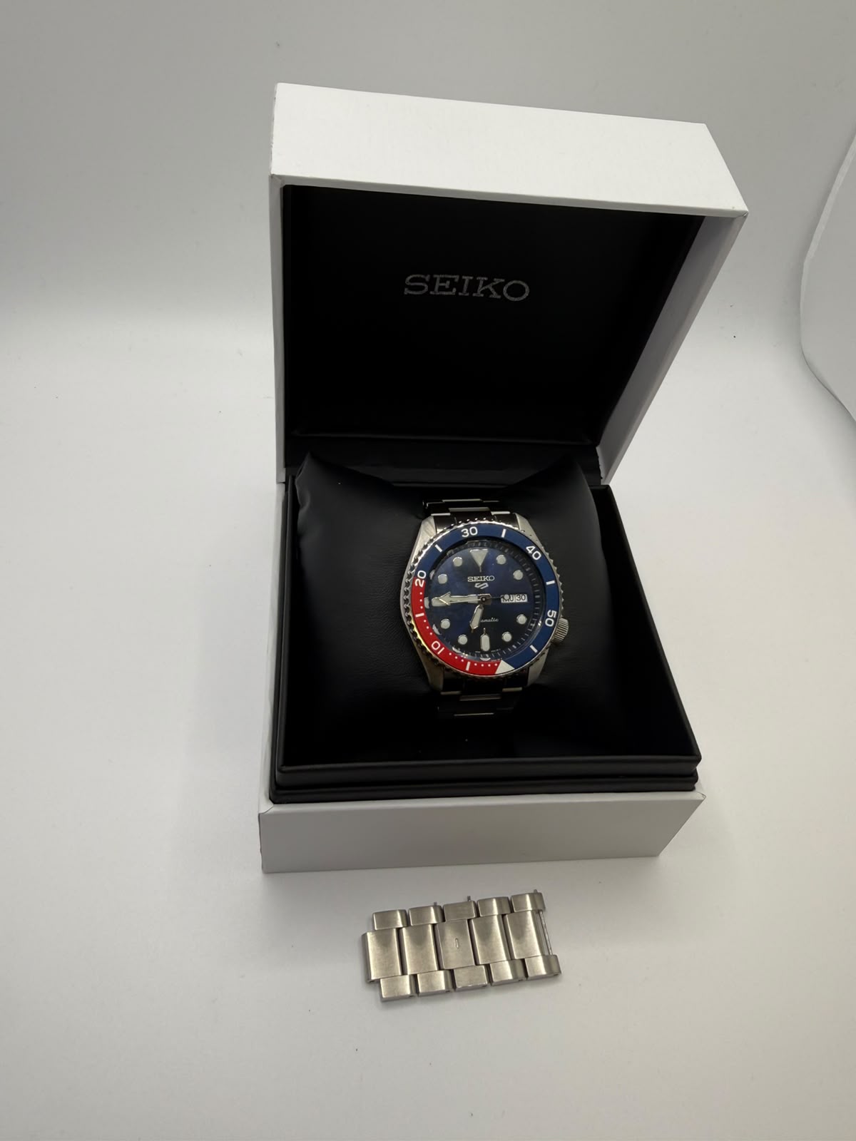 Seiko 5 Sports Watch Automatic, Pepsi Bezel Grade A