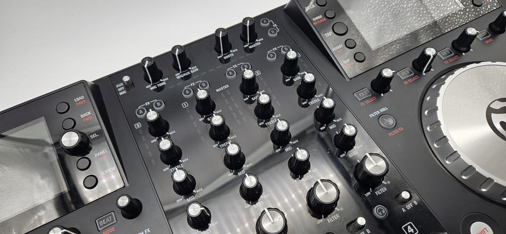 Numark NV2 4Channel DJ Controller, Grade B