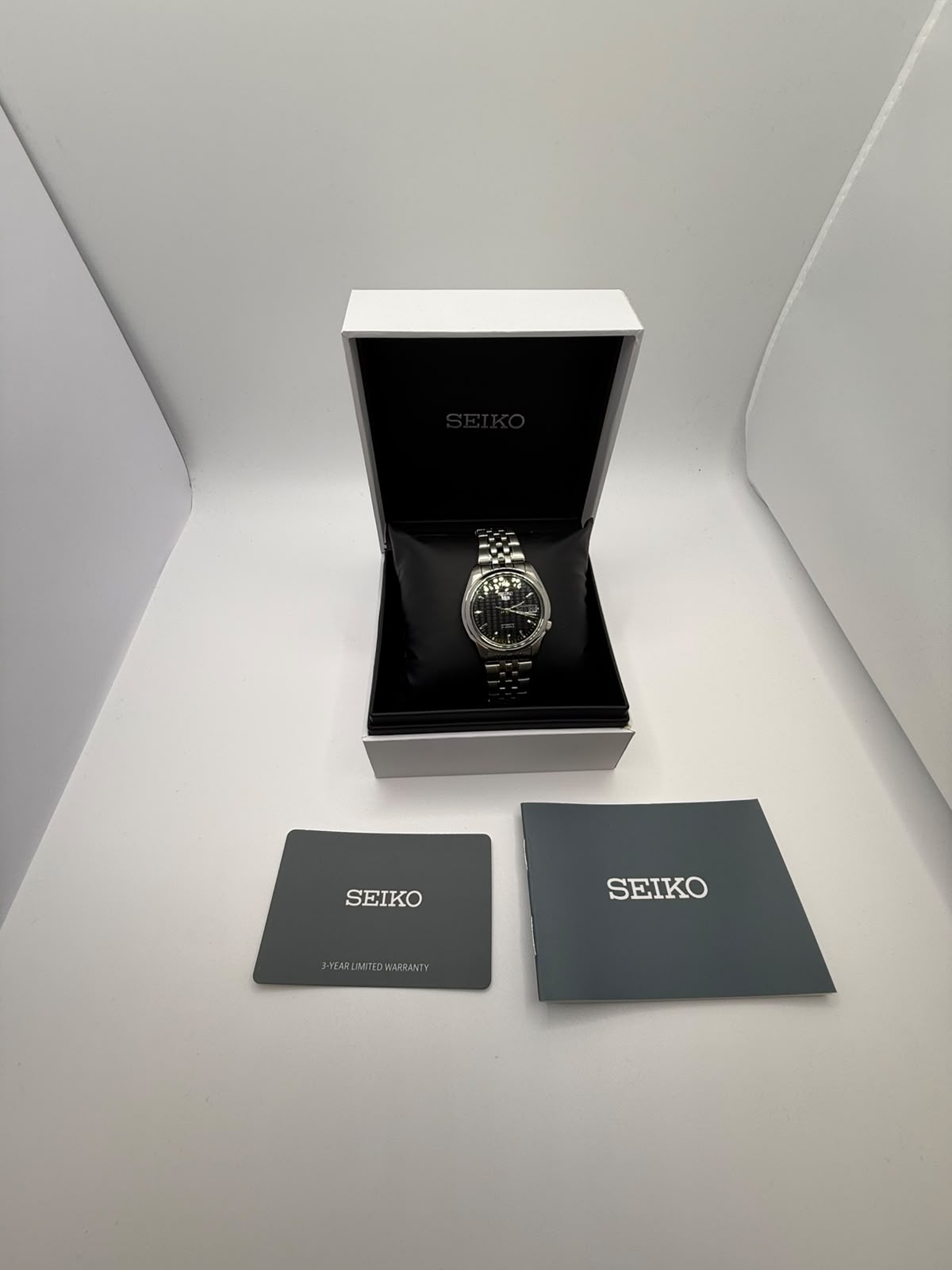 Seiko 5 Automatic stainless steel watch, Grade A