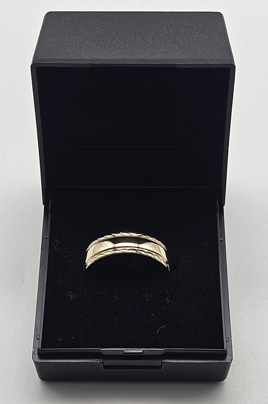 9ct Gold Band Ring, Size S, 2.73g