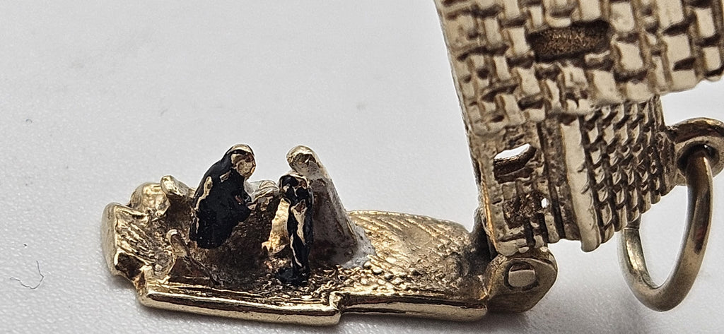 9ct Gold Church Charm , 3.8g