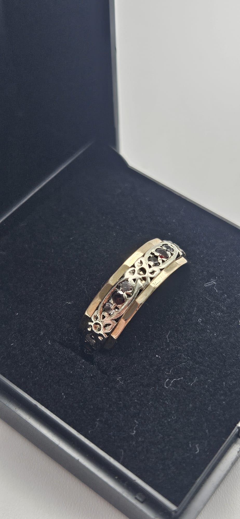 9ct Cubic Zirconia Band Ring, Size M, 2.69g