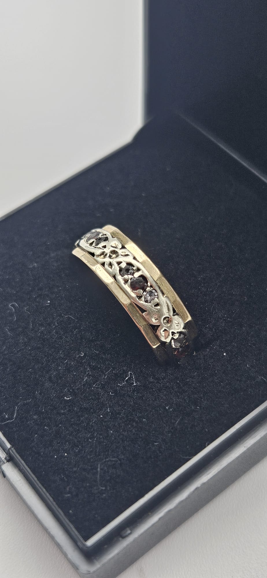9ct Cubic Zirconia Band Ring, Size M, 2.69g