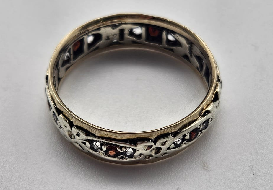 9ct Cubic Zirconia Band Ring, Size M, 2.69g