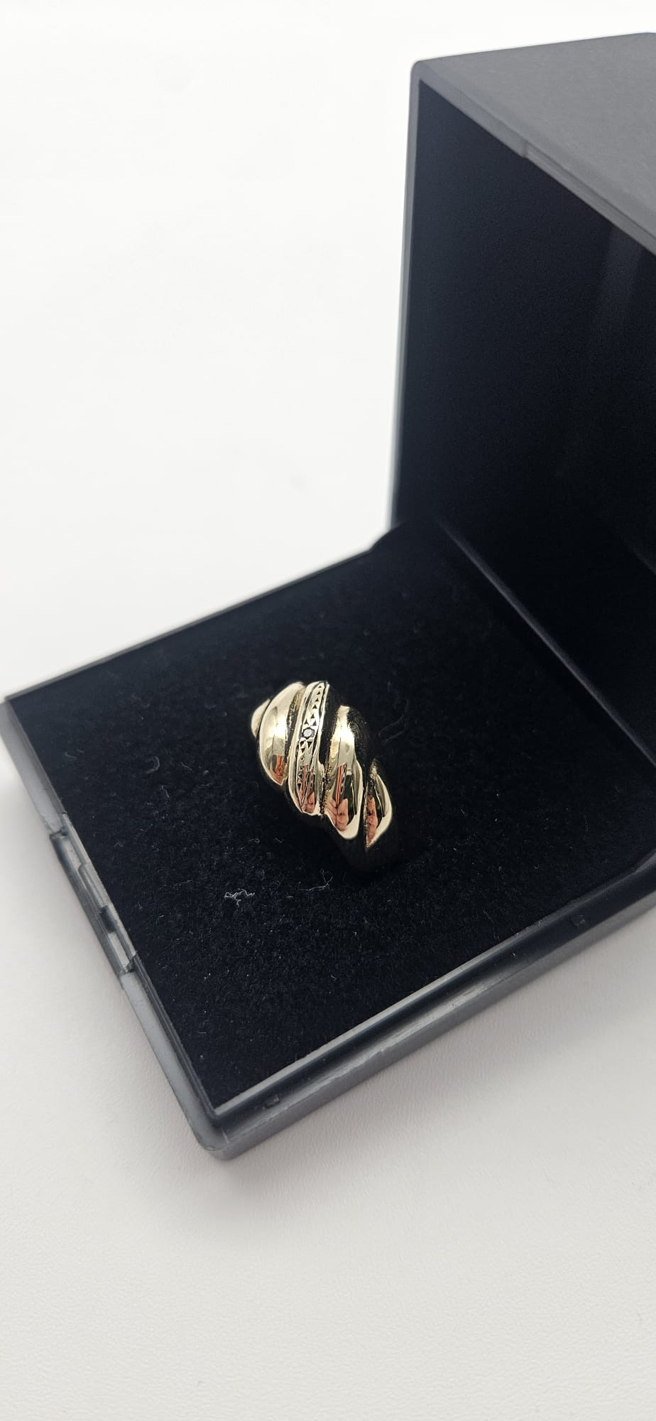9ct Band Ring, Size L , 2.37g