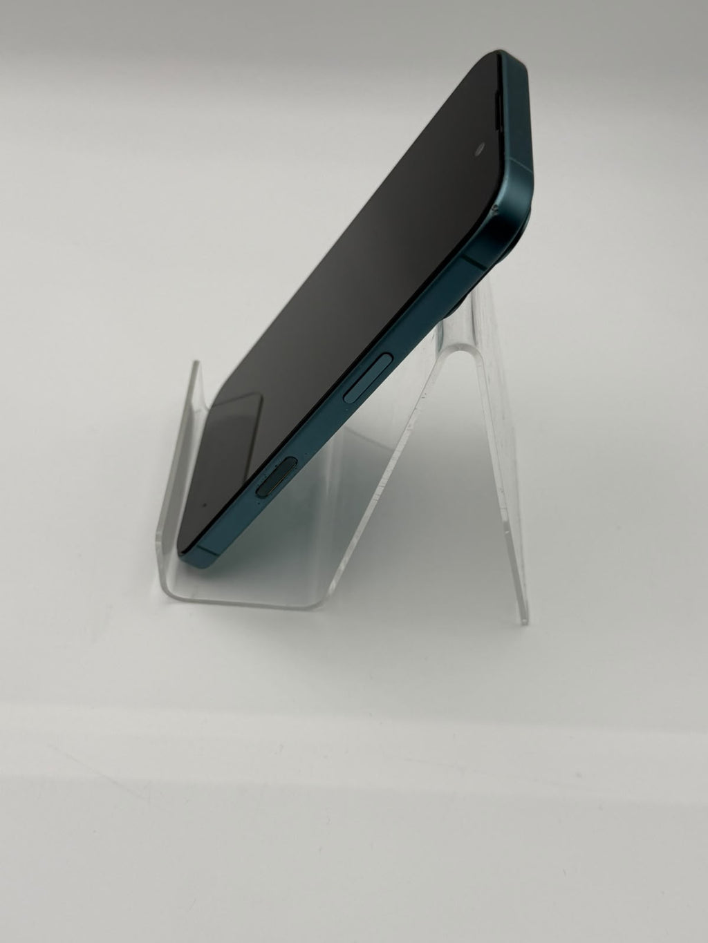 Apple iPhone 16 128GB Blue, Grade B