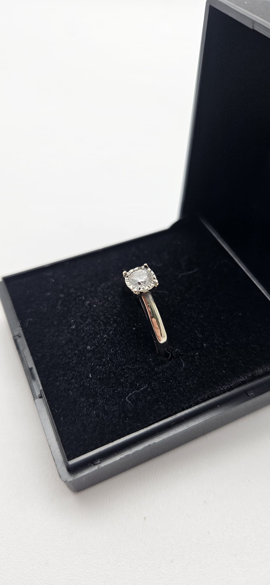 9ct White Gold Diamond Ring, Size G, 0.25ct , 1.6g