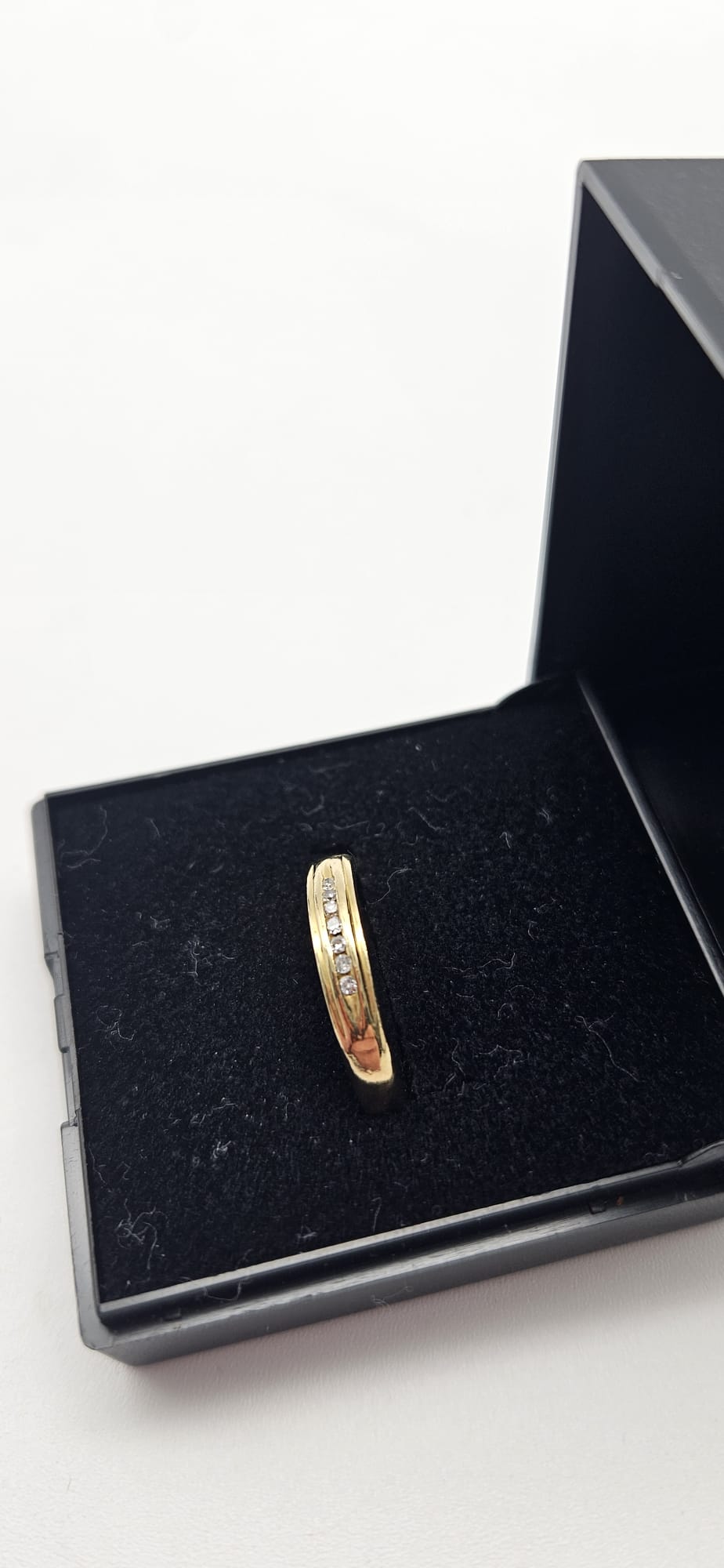18ct Diamond Band Ring, Size M, 3.13g