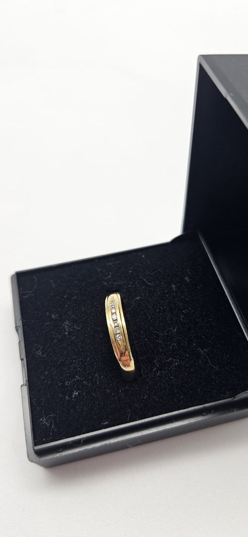 18ct Diamond Band Ring, Size M, 3.13g