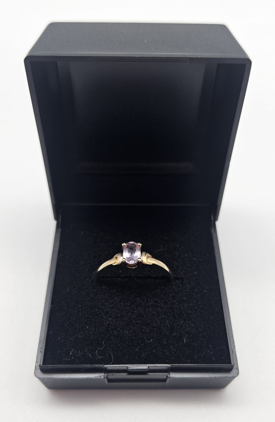 9ct Gold Purple Stone Ring, Size P, 0.95g