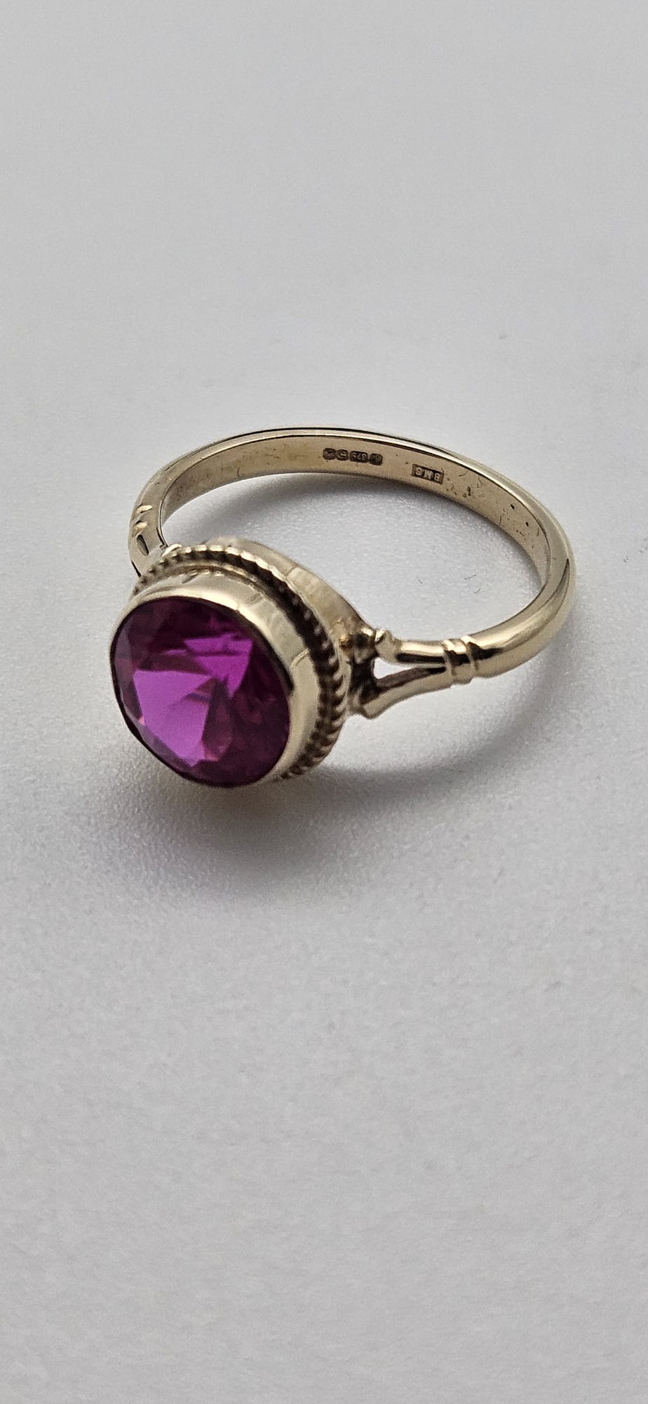 9ct Gold Ring with pink Gem, Size N, 2.96g
