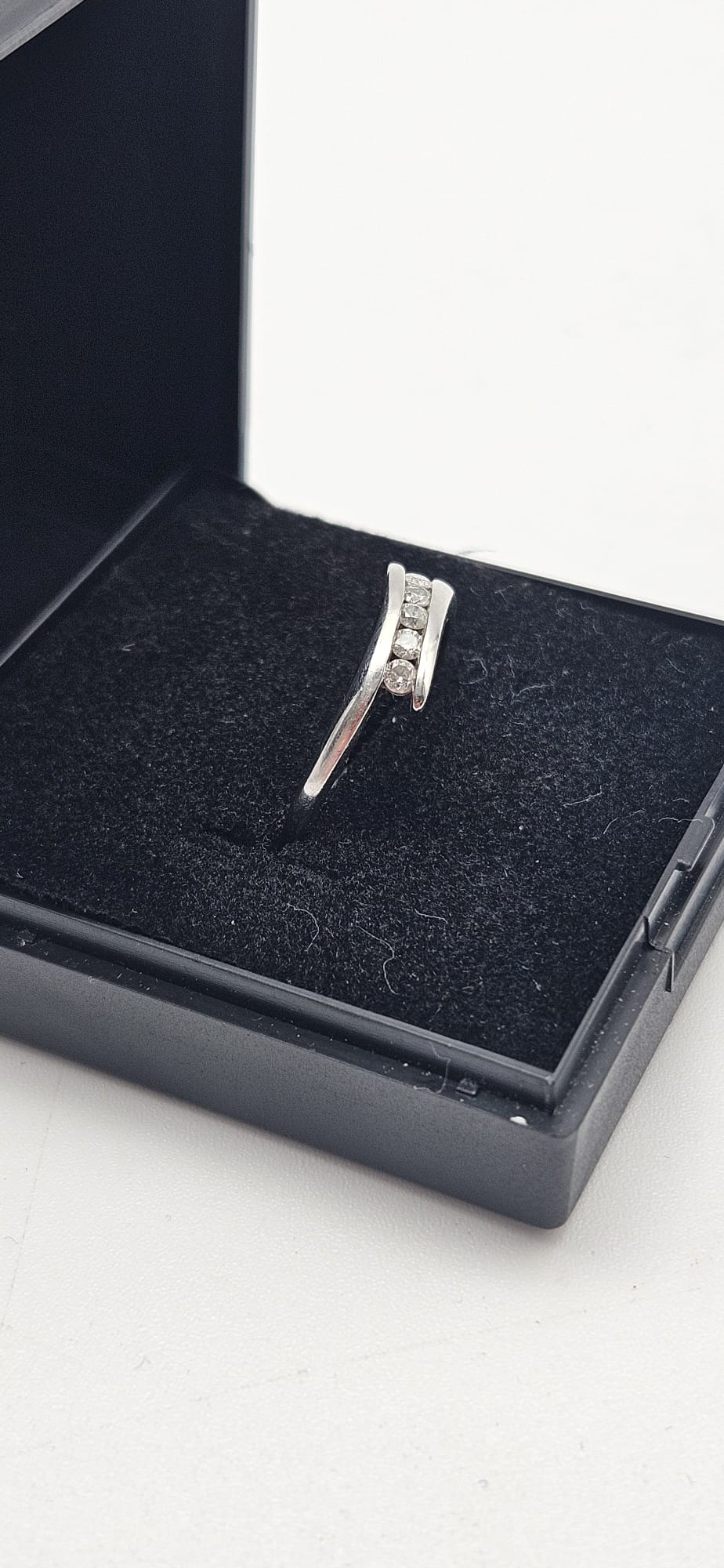 9ct White Gold Diamond Ring, Size M, 1.57g