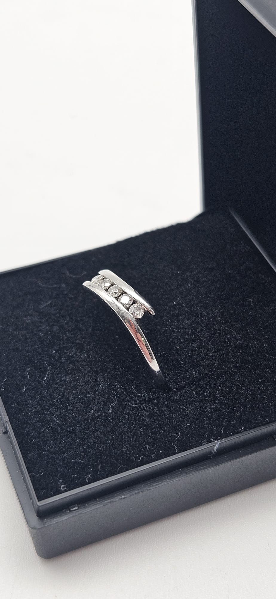 9ct White Gold Diamond Ring, Size M, 1.57g
