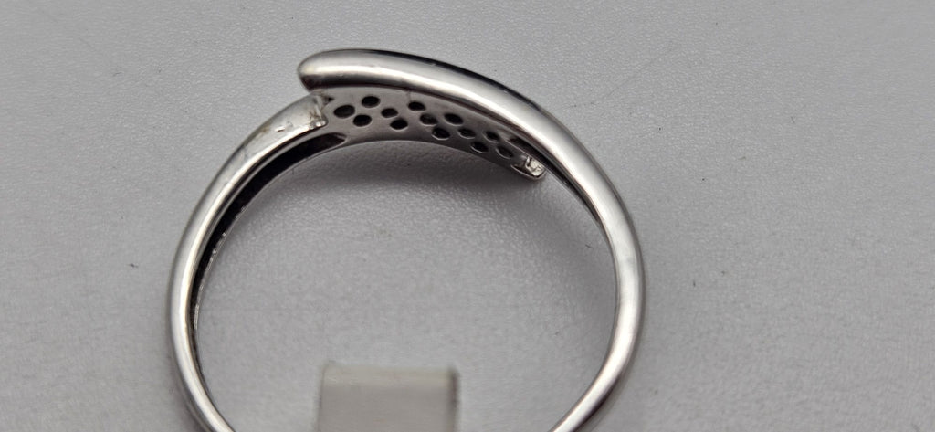 9ct White Gold Diamond Ring, Size M, 1.57g