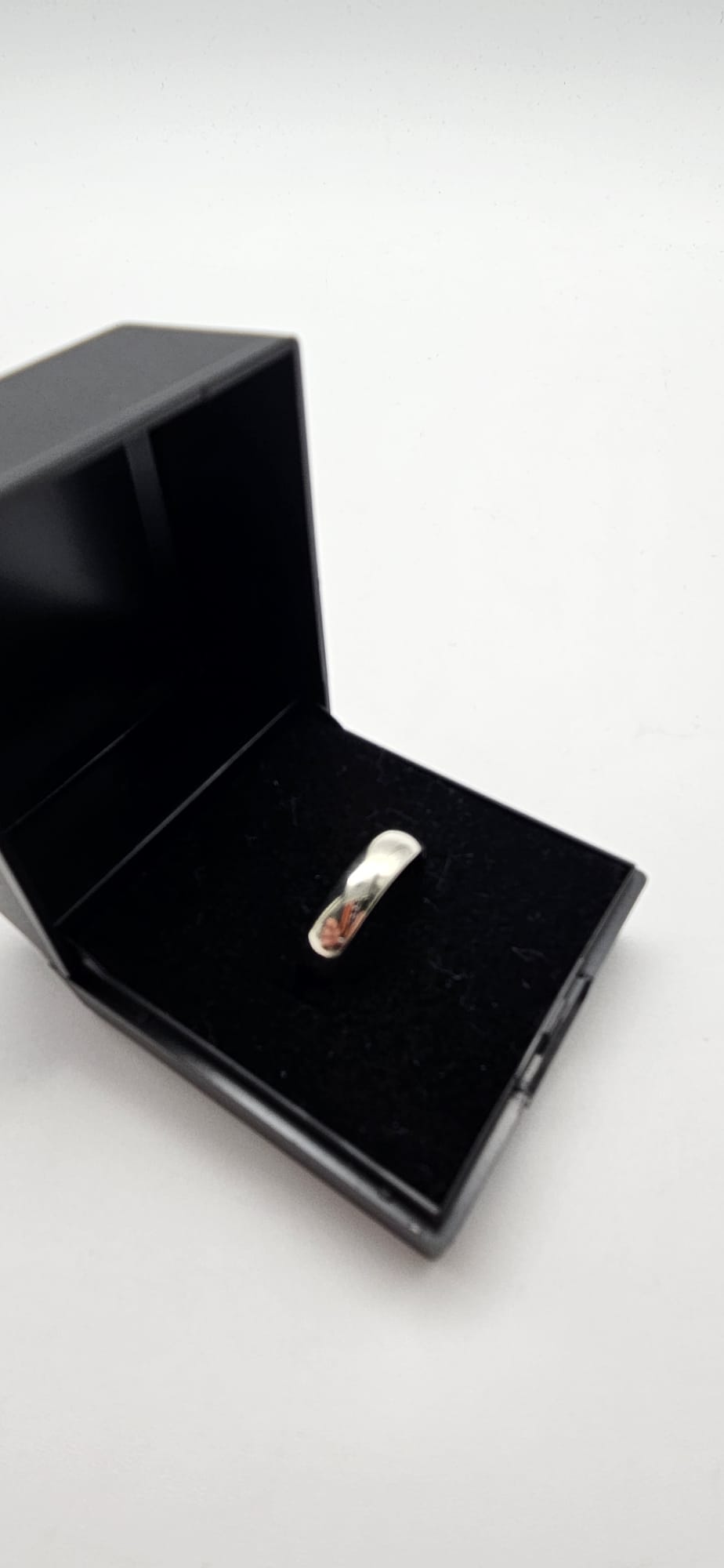 9ct White Gold Band Ring, Size K, 1.94g