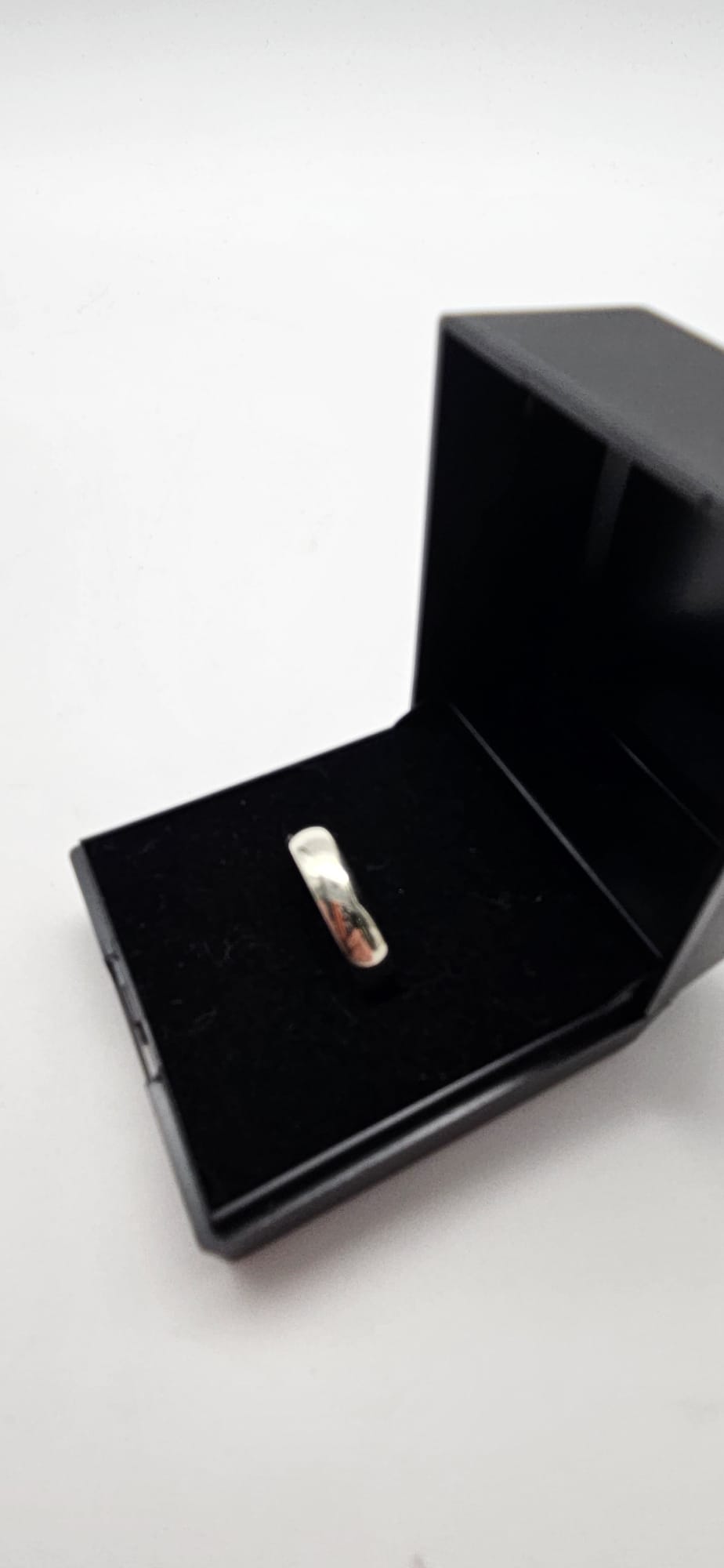 9ct White Gold Band Ring, Size K, 1.94g