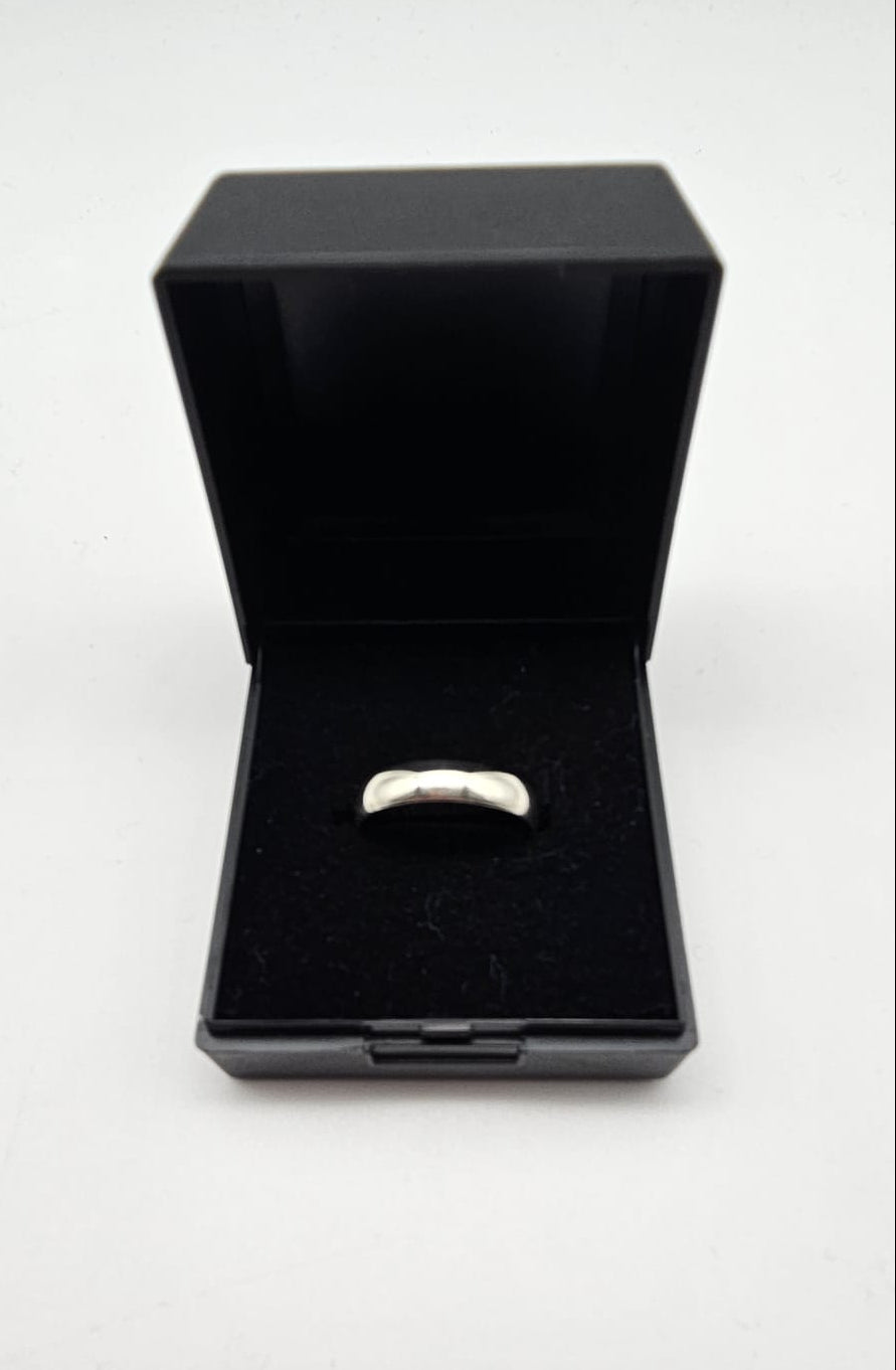 9ct White Gold Band Ring, Size K, 1.94g