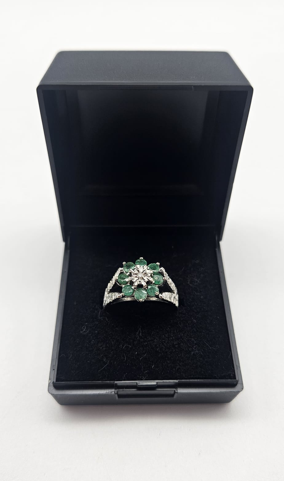 9ct White Gold Green Gem Ring, Size L, 4.09g