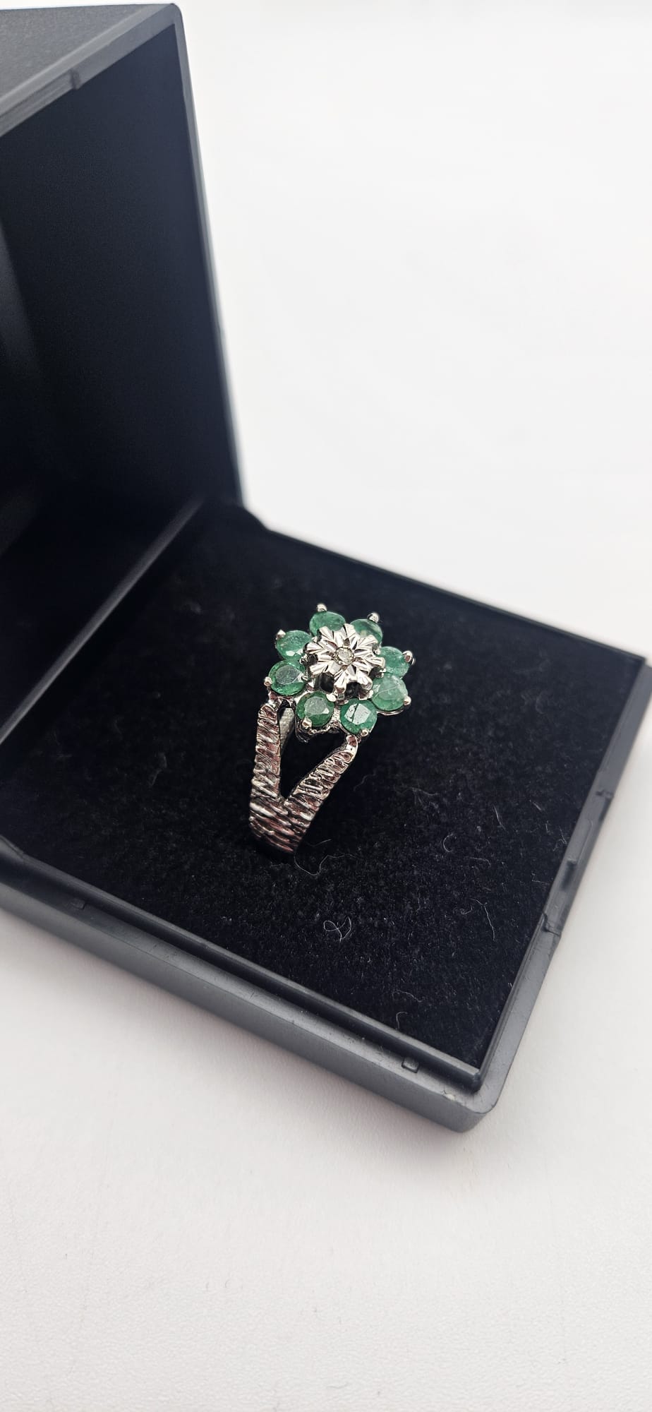 9ct White Gold Green Gem Ring, Size L, 4.09g
