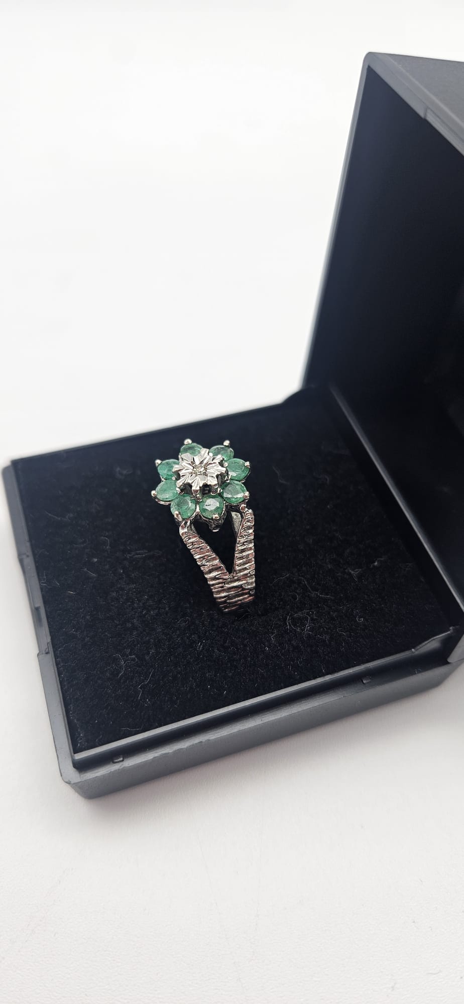 9ct White Gold Green Gem Ring, Size L, 4.09g