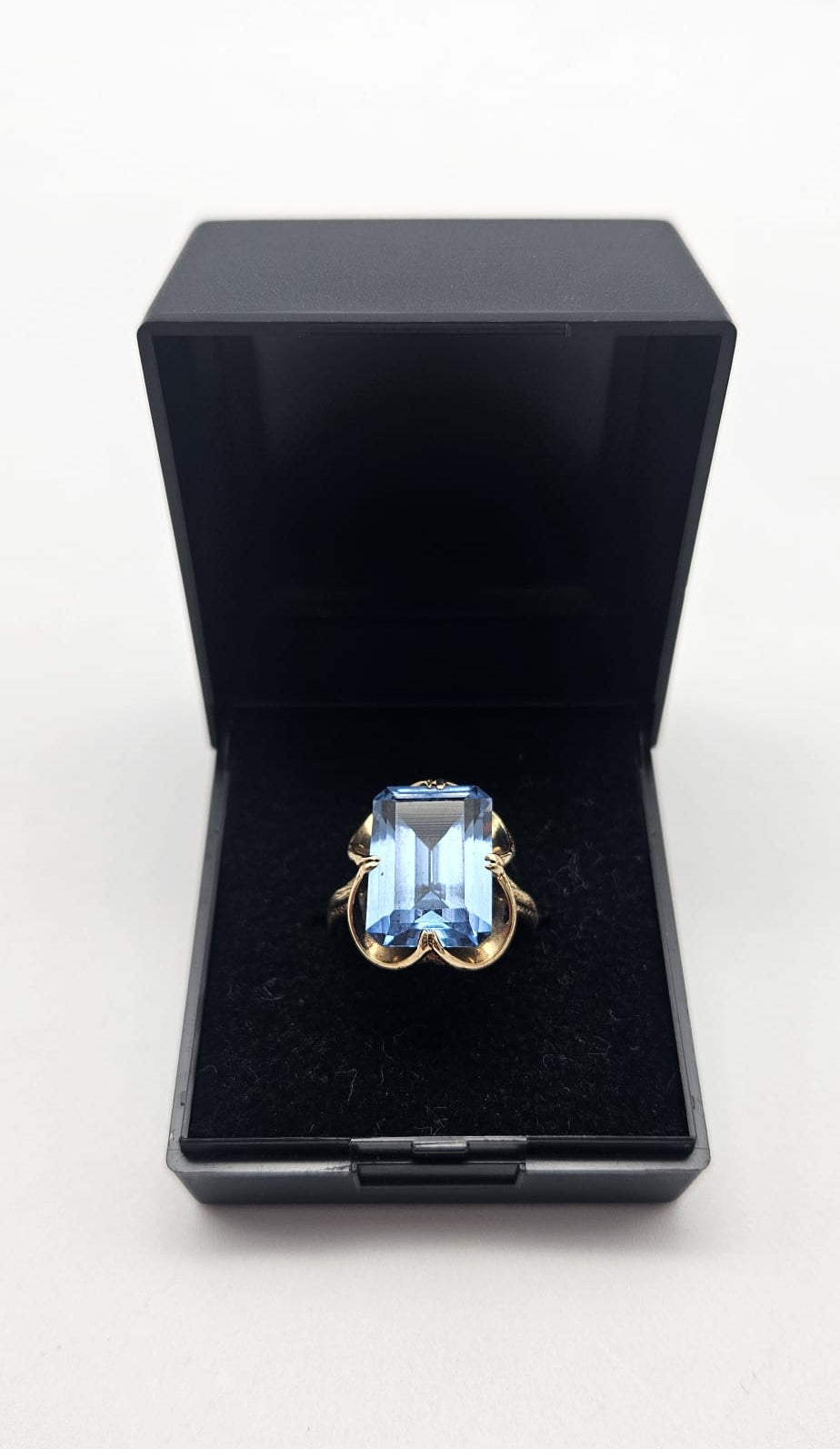 9ct Large Blue Stone Ring , Size L½, 4.6g