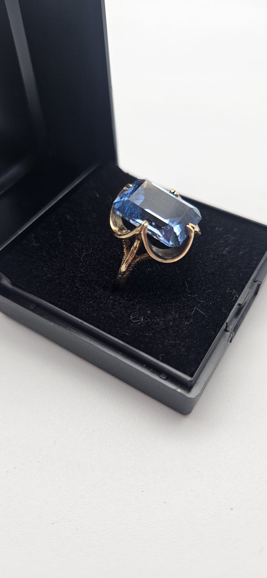 9ct Large Blue Stone Ring , Size L½, 4.6g