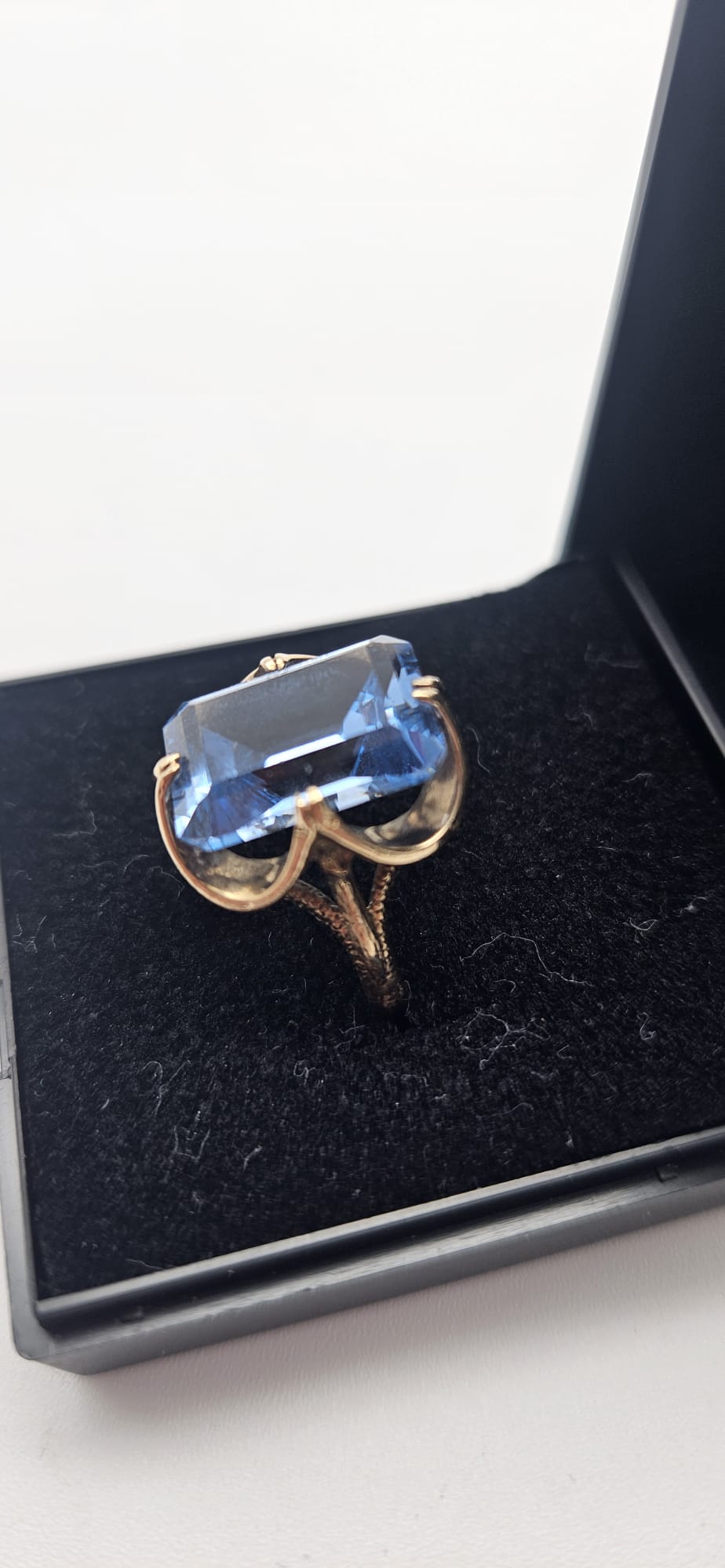 9ct Large Blue Stone Ring , Size L½, 4.6g