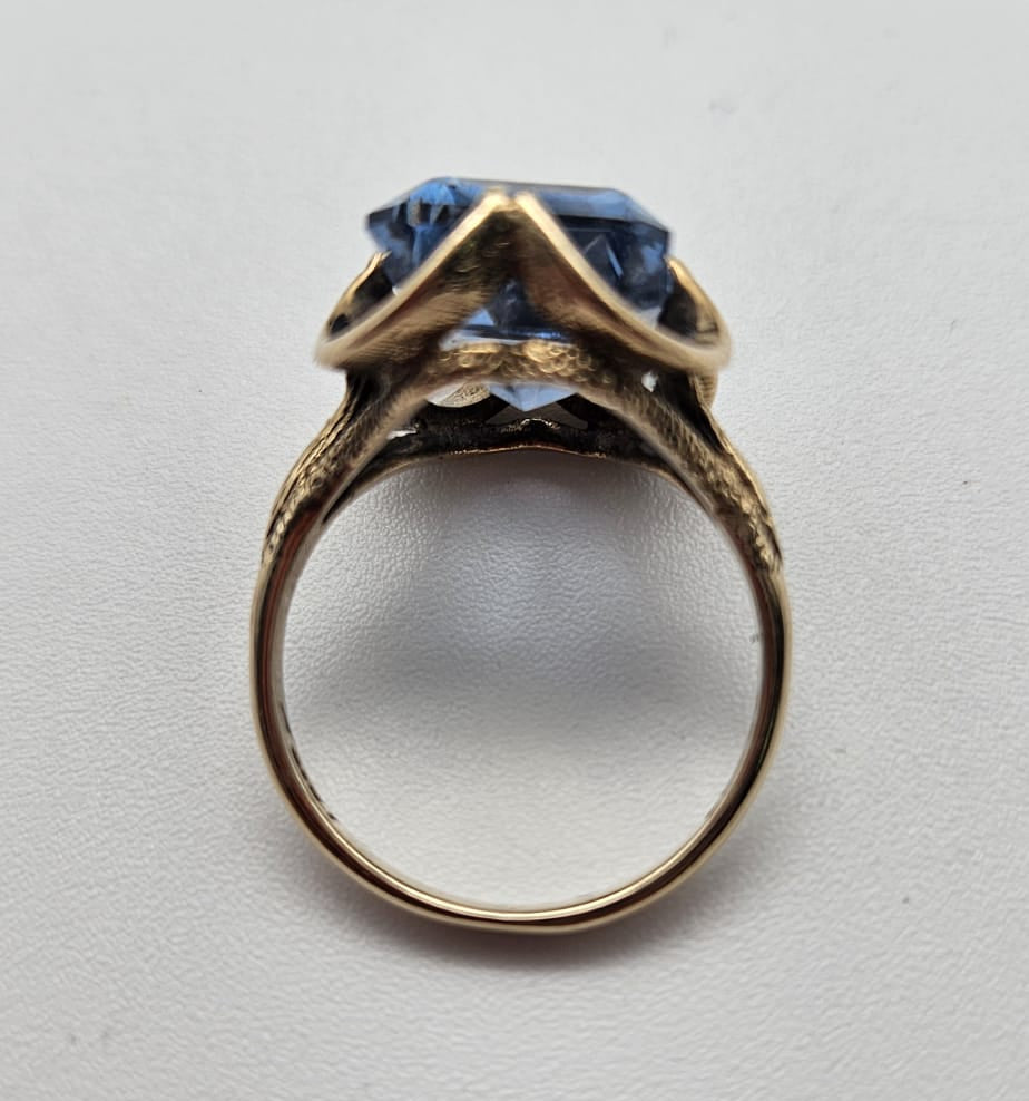 9ct Large Blue Stone Ring , Size L½, 4.6g