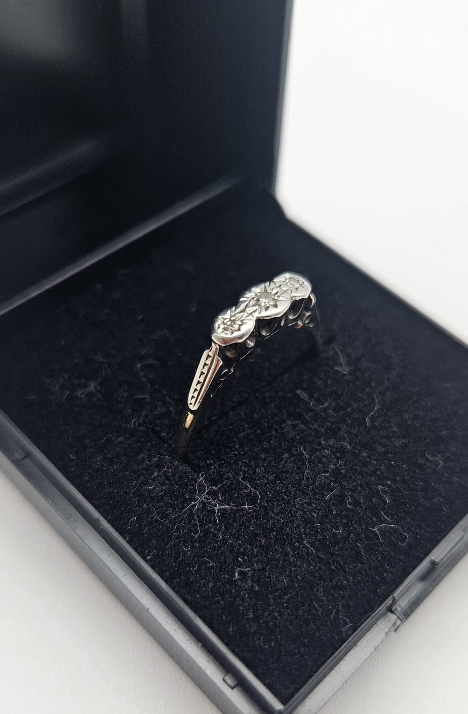 18ct Gold Diamond Ring, Size N, 2.14g