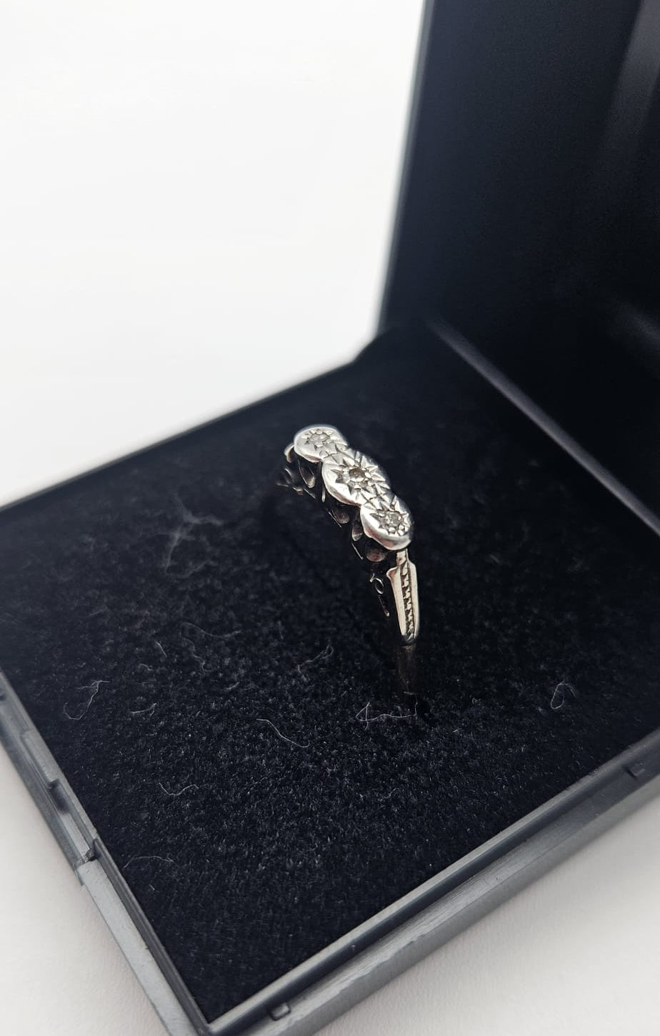 18ct Gold Diamond Ring, Size N, 2.14g