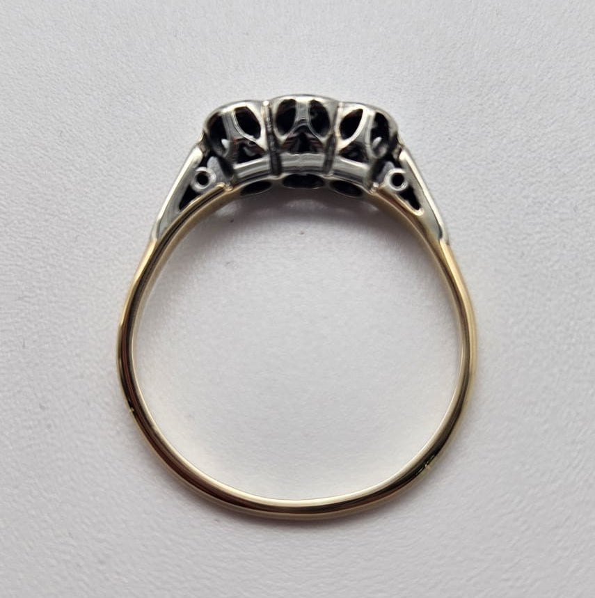 18ct Gold Diamond Ring, Size N, 2.14g