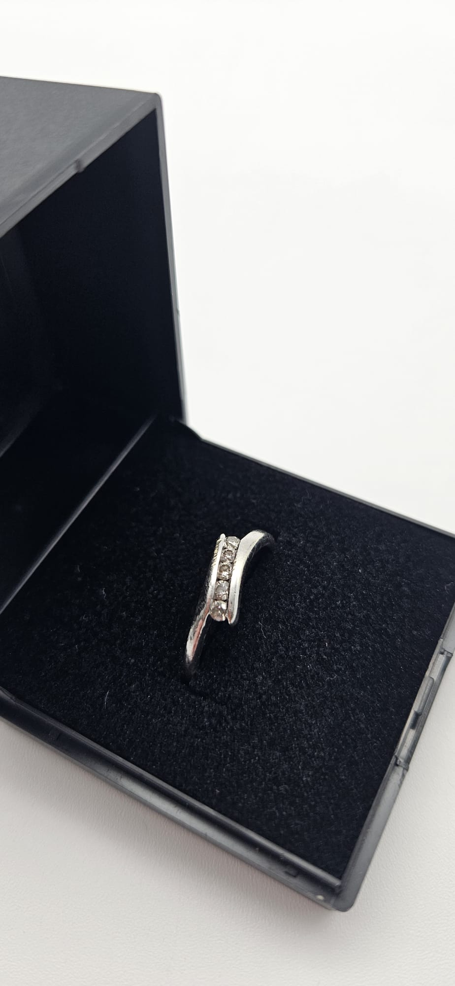 9ct White Gold Diamond Ring, Size L½ , 1.73g