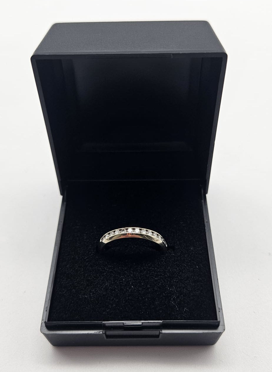 18ct White Gold Moissanite Band Ring, Size H, 3.53g