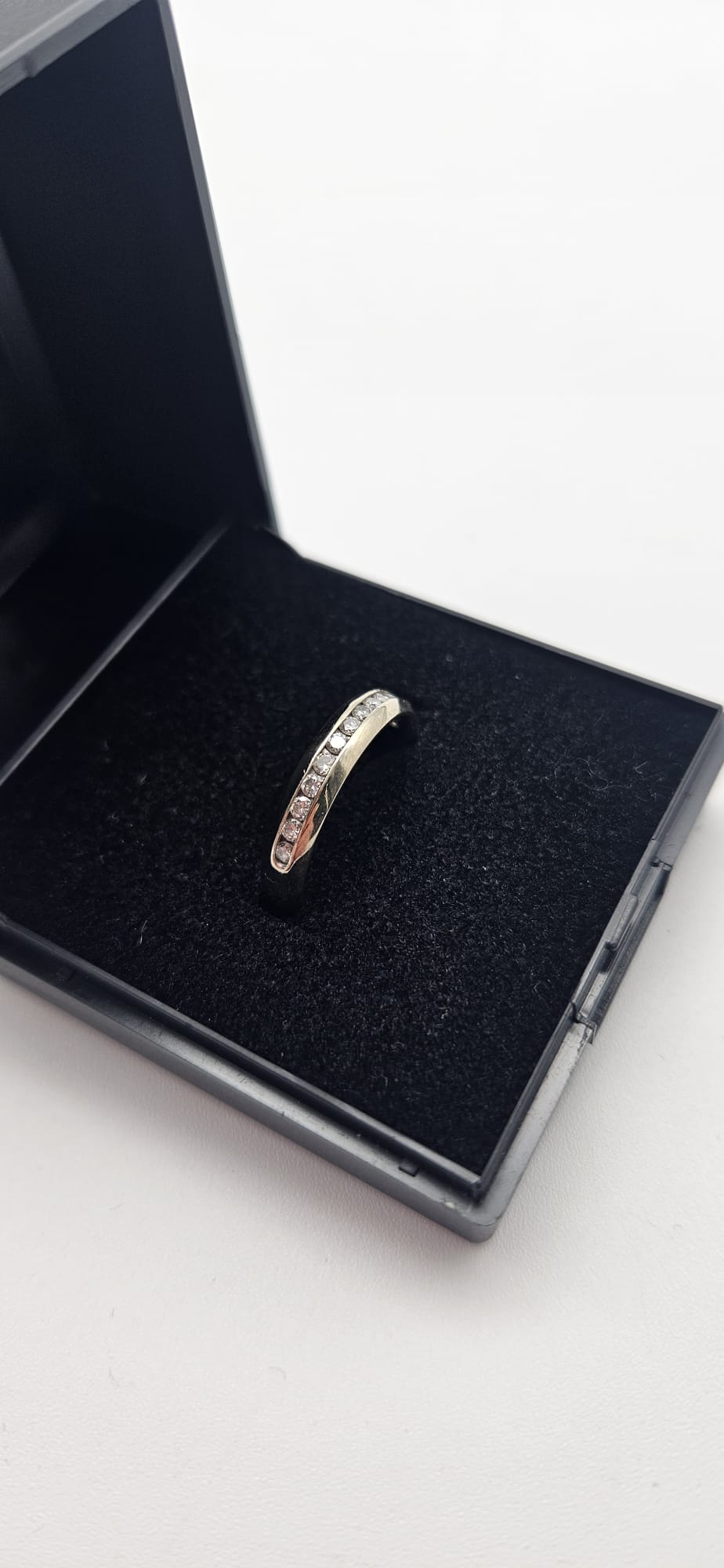 18ct White Gold Moissanite Band Ring, Size H, 3.53g