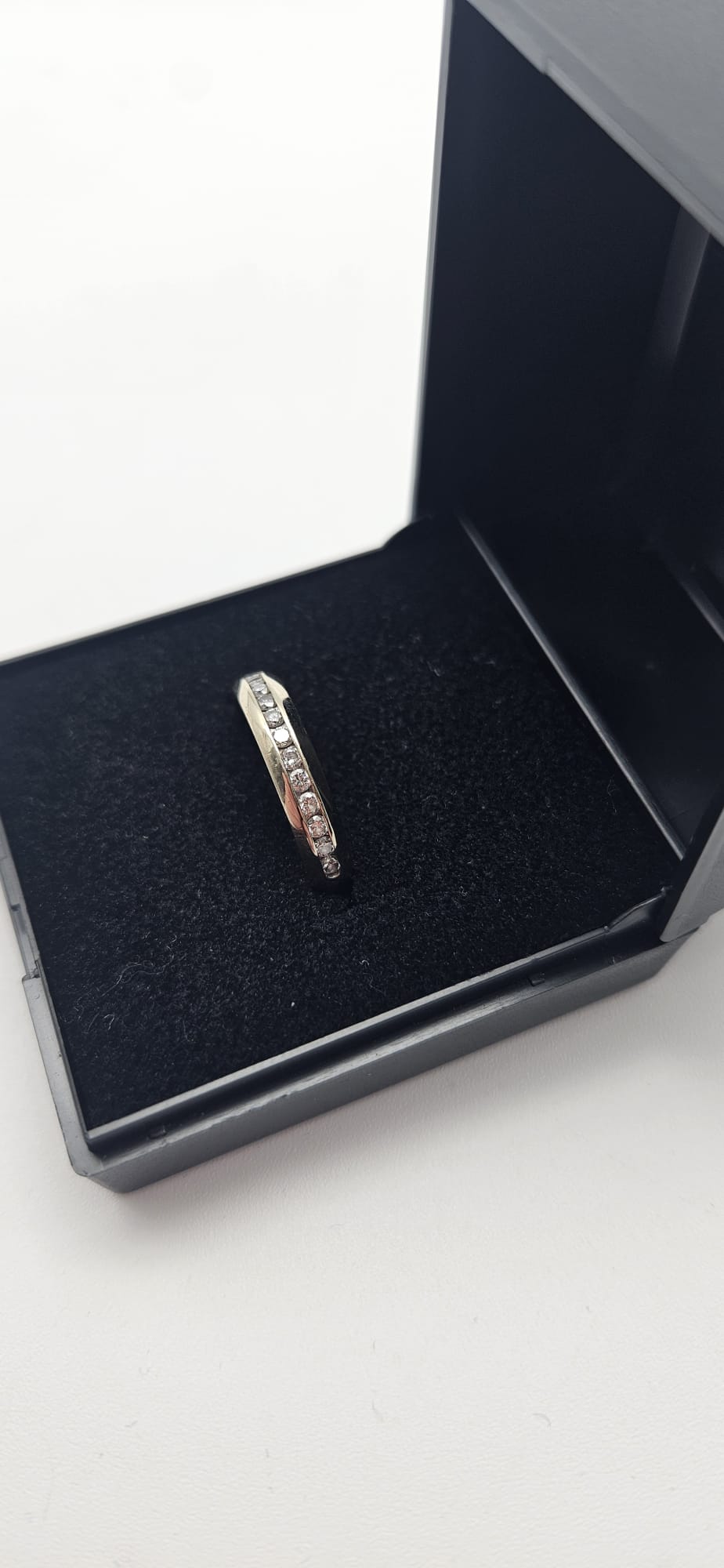 18ct White Gold Moissanite Band Ring, Size H, 3.53g