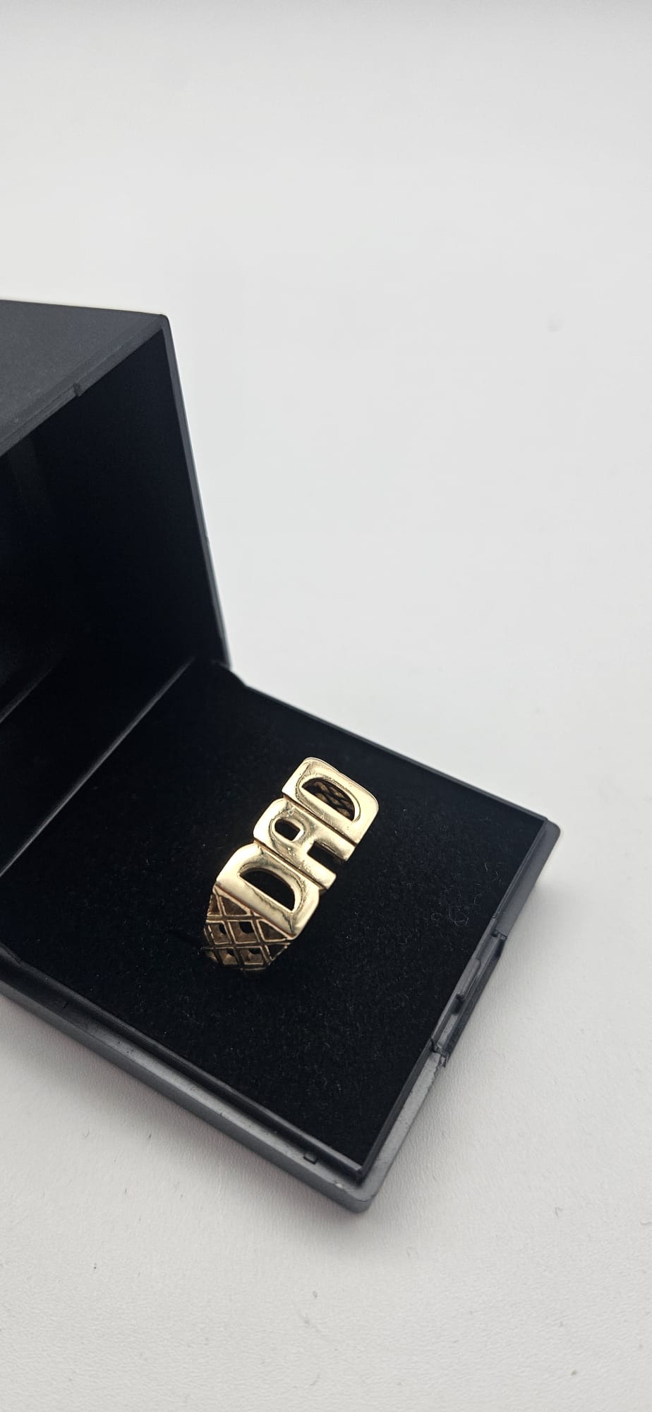 9ct Gold Dad Ring, Size T, 4.45g