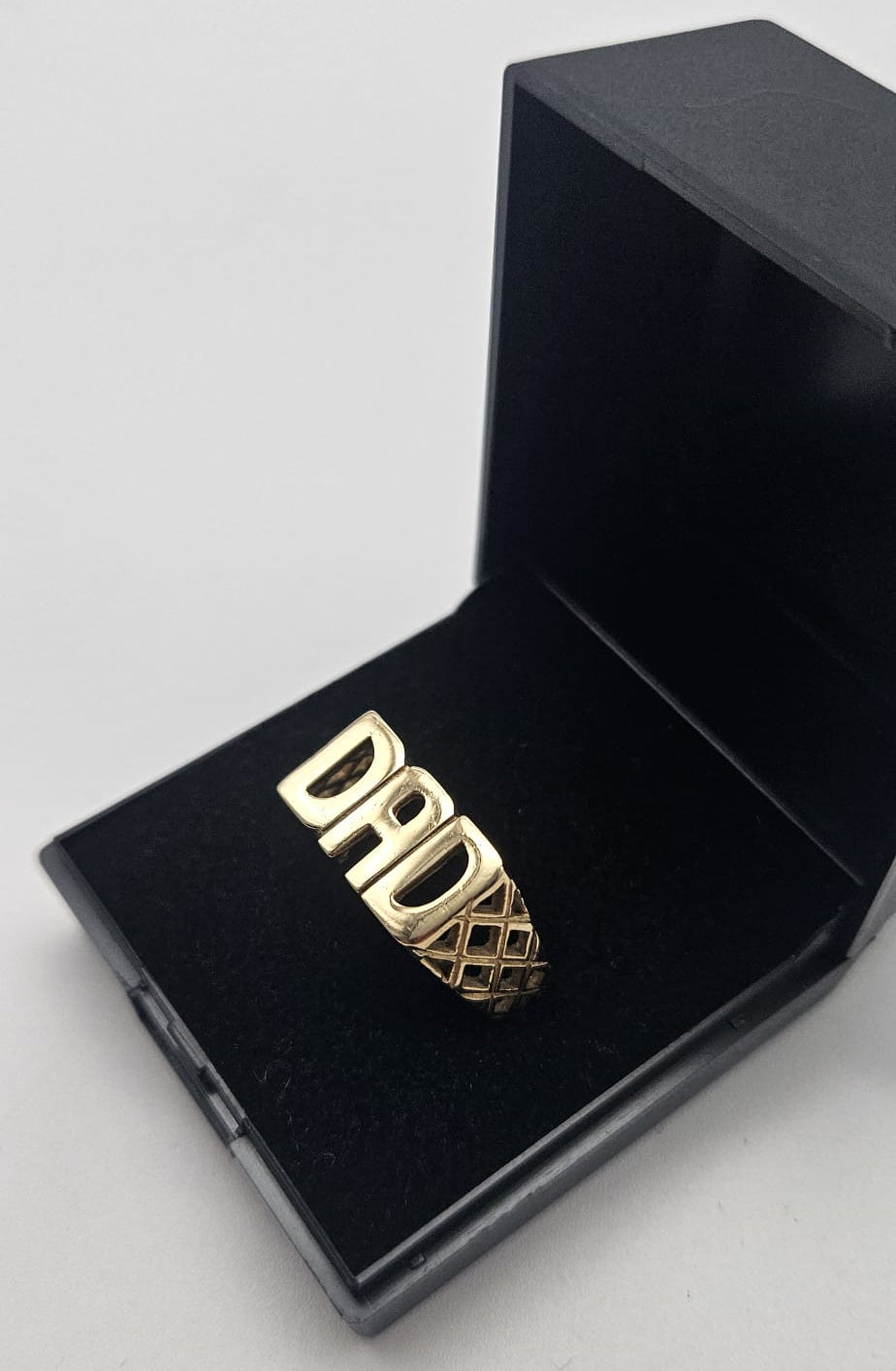 9ct Gold Dad Ring, Size T, 4.45g