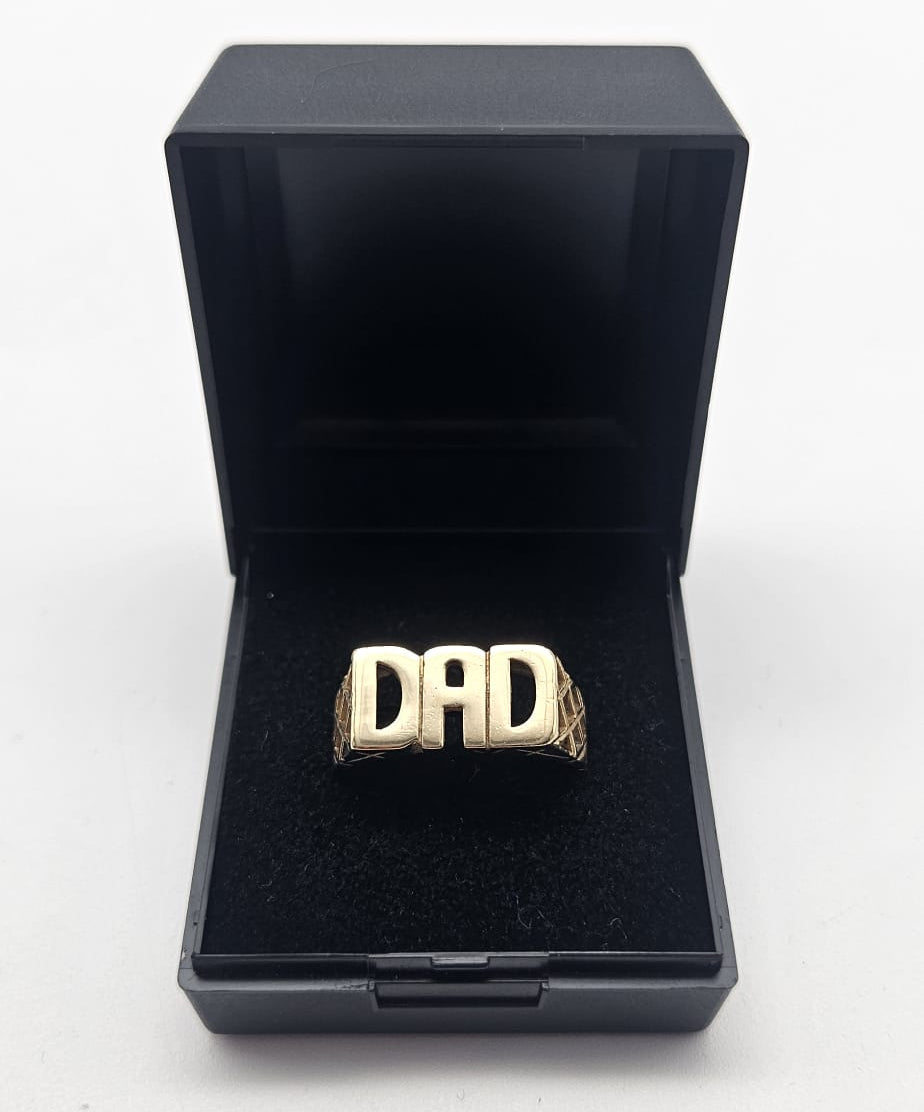 9ct Gold Dad Ring, Size T, 4.45g
