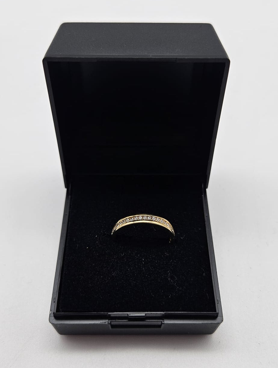 9ct Gold Band Ring with Cubic Zirconia Stones , Size J, 0.89g