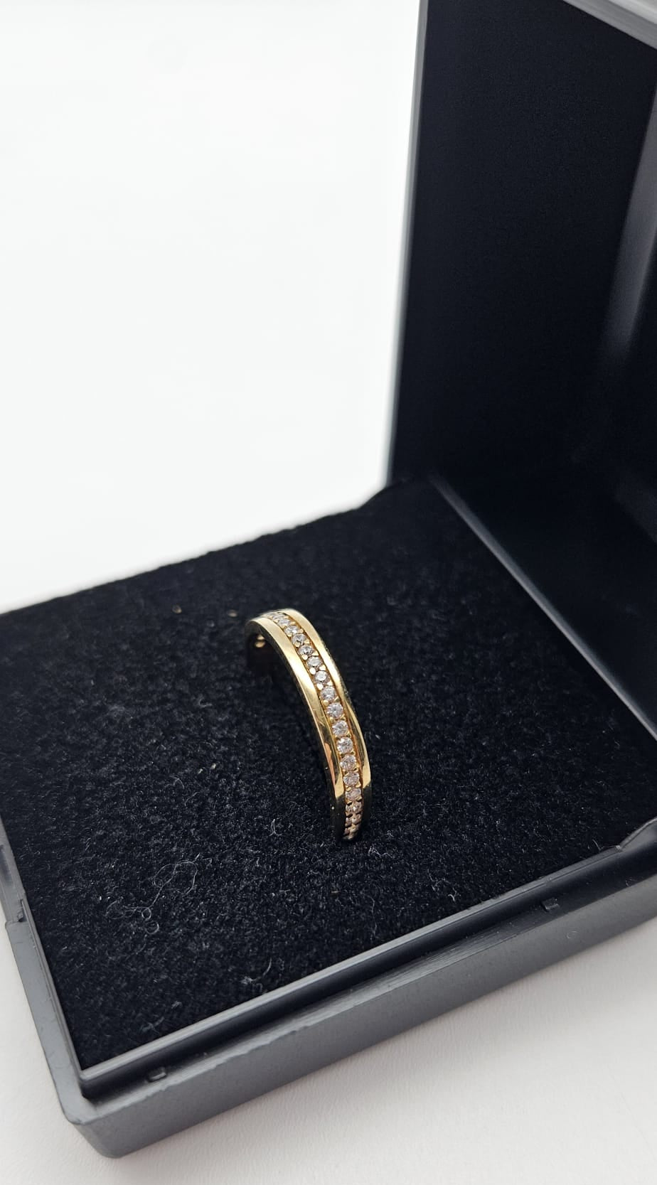 9ct Gold Band Ring with Cubic Zirconia Stones , Size J, 0.89g