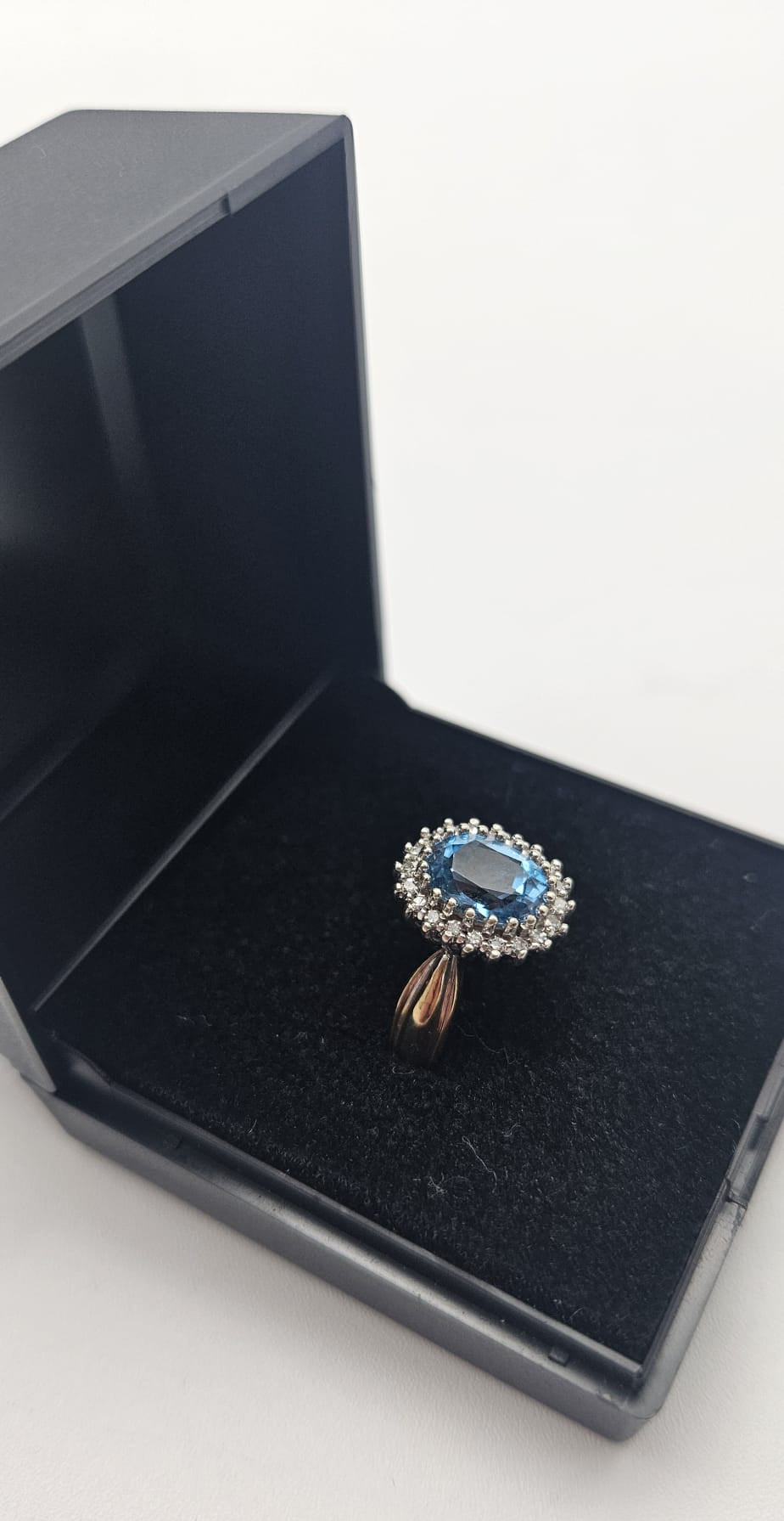 9ct Gold Blue Gem Ring , Size L½ , 3.55g