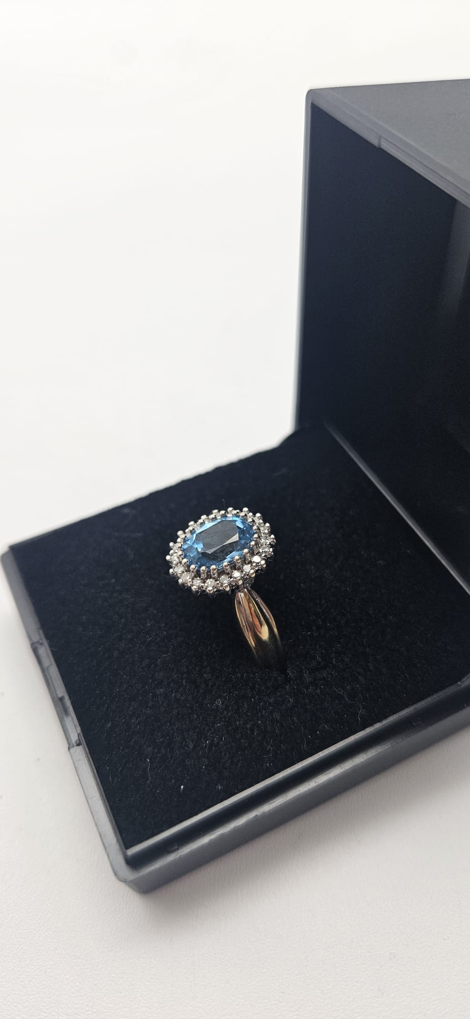 9ct Gold Blue Gem Ring , Size L½ , 3.55g