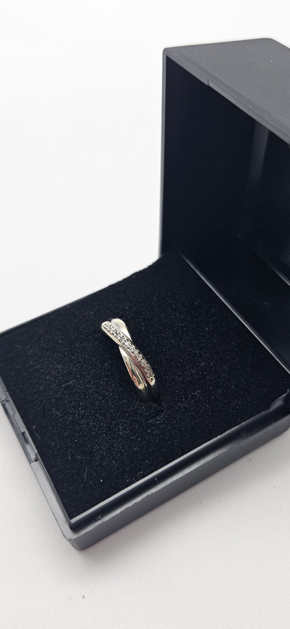 9ct White Gold Diamond band ring, Size L, 1.2g