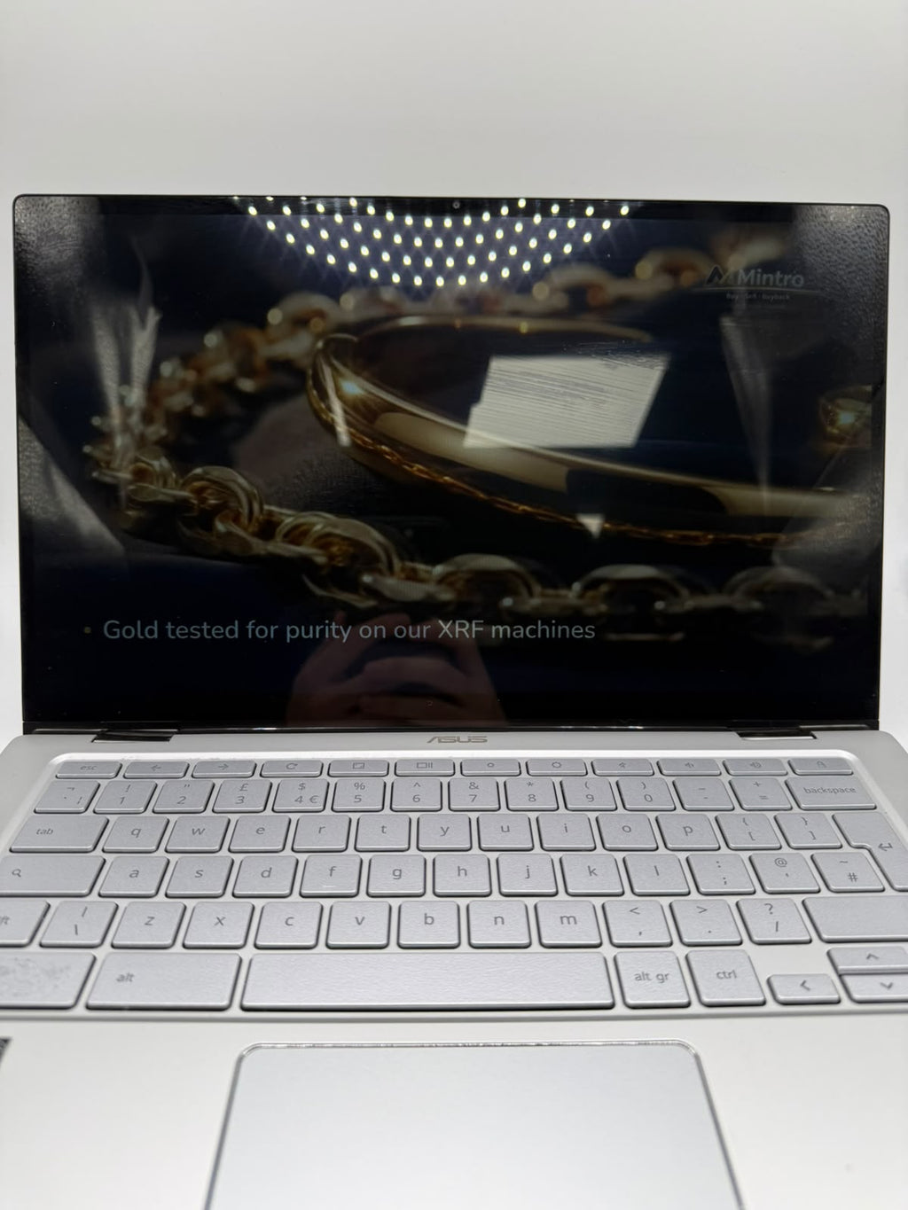 Asus chromebook touchscreen 2GB, Grade B.