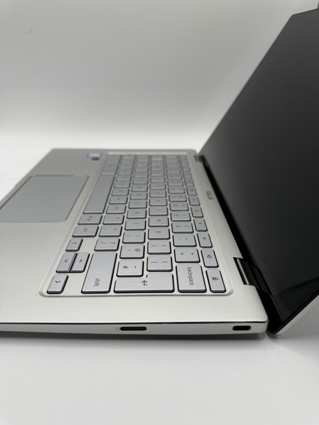 Asus chromebook touchscreen 2GB, Grade B.