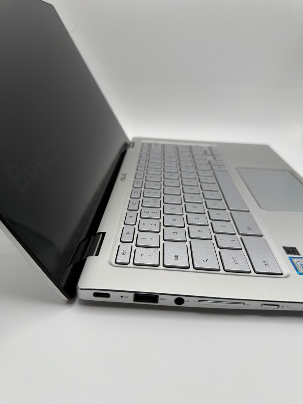 Asus chromebook touchscreen 2GB, Grade B.