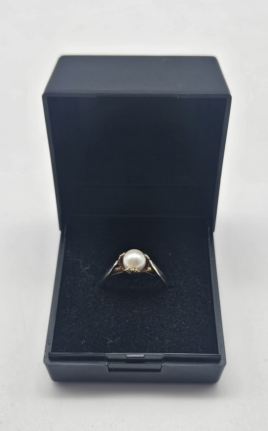 9ct Gold Pearl set Ring , Size L, 2.08g