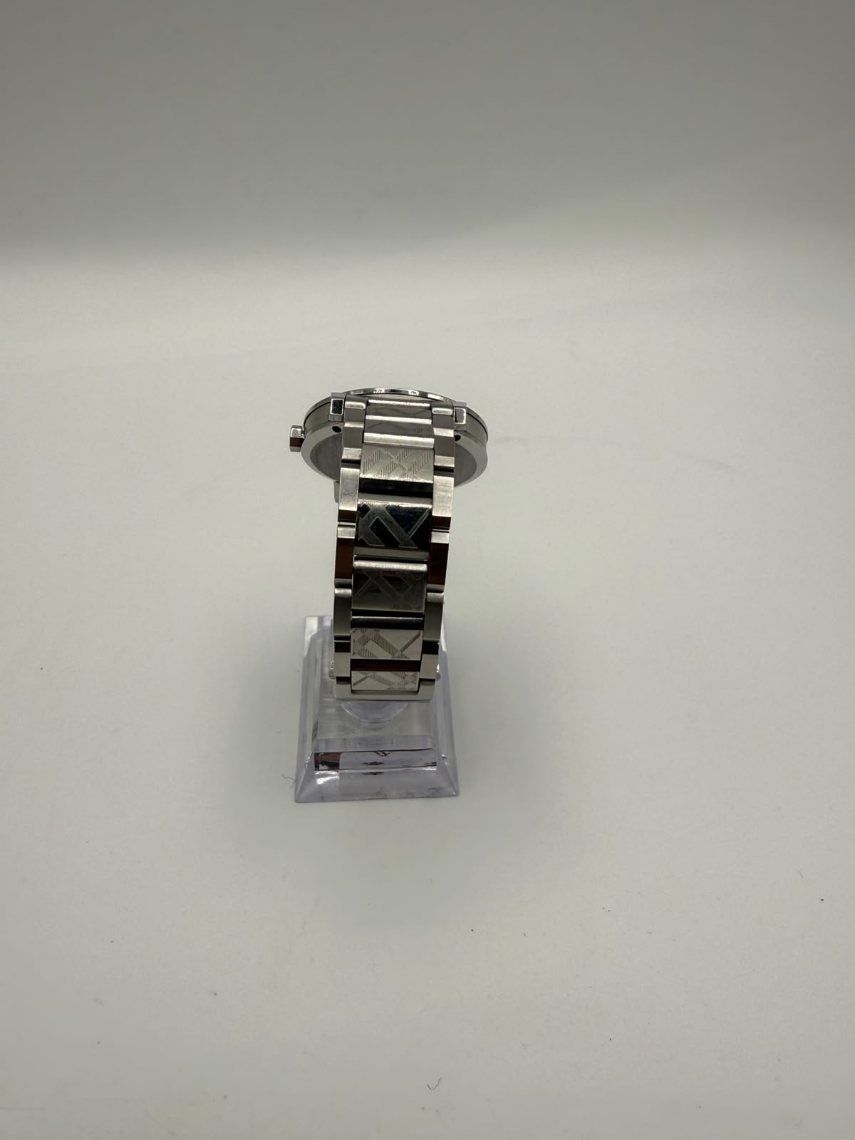 Burberry The city Silver-tone satainless steel watch, Grade B.